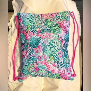 *NWOT* LILLY PULITZER Drawstring Backpack - Quilted Workout Bag - Banana Split